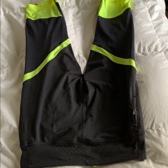 Cropped legging. - Picture 3 of 6